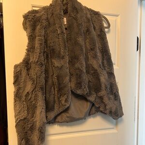 BB Dakota Faux Fur Vest in Soft Gray